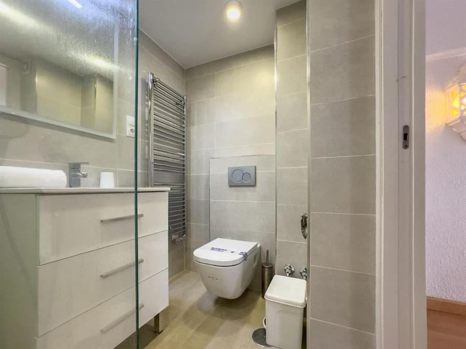 Skol 208a First Line West Facing Duplex Apa Appartement *