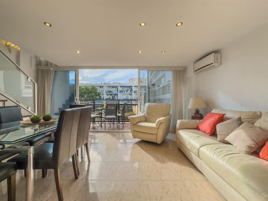 Skol 208a First Line West Facing Duplex Apa Appartement *